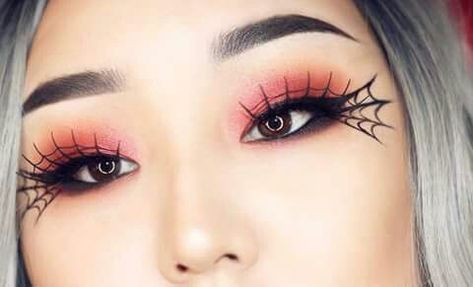 Simple Spider Makeup, Spider Man Makeup Women, Spiderman Eye Makeup, Halloween Makeup Spider Web, Spider Witch Makeup, Spider Makeup Looks, Spider Web Eye Makeup, Spider Web Eyeliner, Guys Halloween Makeup