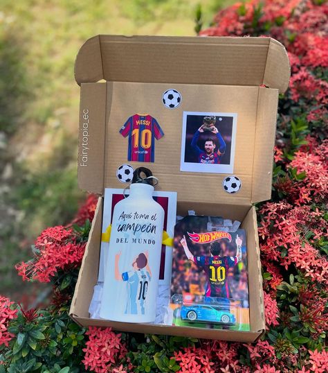 Detalles de fútbol para tu novio, amigo hincha del barça💙❤️ #ecuador🇪🇨 #detallesmacara #detallesecuador #viscabarsa #barsa #detallesfutbol #regalosparahombres #detallesparaminovio #diadelnovio #detallesecuador #regalosecuador #explore #viscabarça #barça #barcelona #explore #regalos Cartas Ideas, Easy Diy Gifts, Billie Eilish, Boyfriend Gifts, Diy Gifts, Easy Diy, Valentines, Gifts