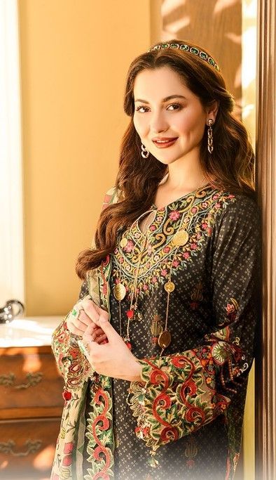 Hina Amir, Haina Amir, Haniya Amir, Design Hairstyle, Hania Aamir, Embroidery Dupatta, Dress Pakistani, Latest Blouse Designs Pattern, Fancy Clothes