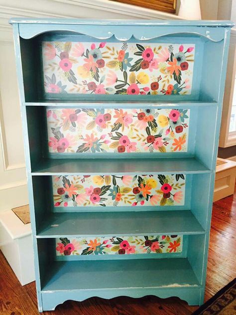 Floral-lined bookshelf Patterned Bookshelf, Painted Bookshelves Ideas, Hand Painted Bookshelf, Ombre Bookshelf, Bookcase Renovation, Painted Bookshelf Ideas, Whimsical Bookshelves, Bookshelf Painting Ideas, Bookcase Colors