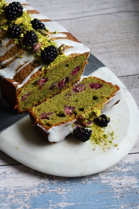 Pistachio Blackberry Cake, Blackberry Loaf Cake, Loaf Cake Flavours, Herbal Cake, Cake Beautiful, Blackberry Cake, Lemon Loaf Cake, Spring Baking, Loaf Cake Recipes