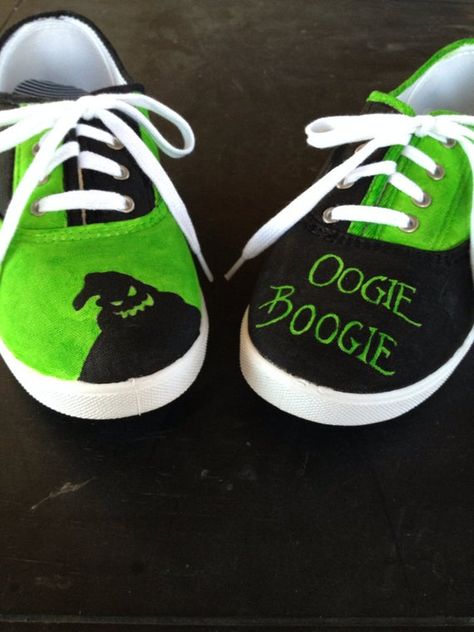 Nightmare Before Christmas Shoes, Disney Painted Shoes, Boogie Shoes, Shoes Disney, Painted Shoes Diy, Painted Canvas Shoes, Custom Painted Shoes, Painted Sneakers, Christmas Shoes