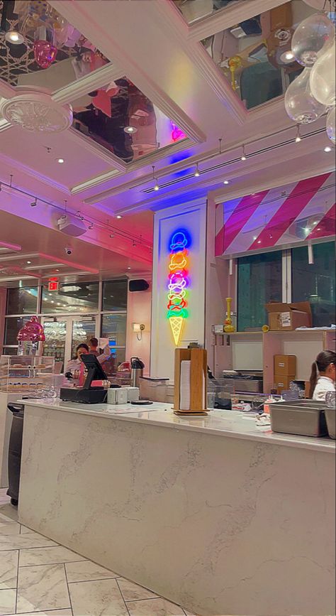 Sugar Factory Aesthetic, Sugar Factory Birthday, Chicago Coffee Shop Aesthetic, Sugar Factory Las Vegas, Chicago Restaurants Aesthetic, Chicago Aesthetic Daytime, Sugar Factory, Birthday Aesthetic, 15 Birthday