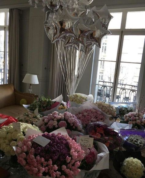 Room Full Of Flowers Surprise, Birthday Goals, Luxury Birthday, Romantic Surprise, Fotografi Vintage, Boquette Flowers, Chapter 33, Rich Girl Lifestyle, Flowers Bouquet Gift