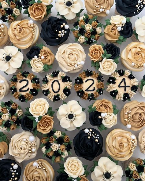 Kerry’s Bouqcakes (@kerrys_bouqcakes) • Instagram photos and videos Black And Gold Cupcakes, Bday Cupcakes, Gold Graduation Party, Gold Cupcakes, My 2023, New Year's Cake, 50th Anniversary Party, Floral Cupcakes, High School Graduation