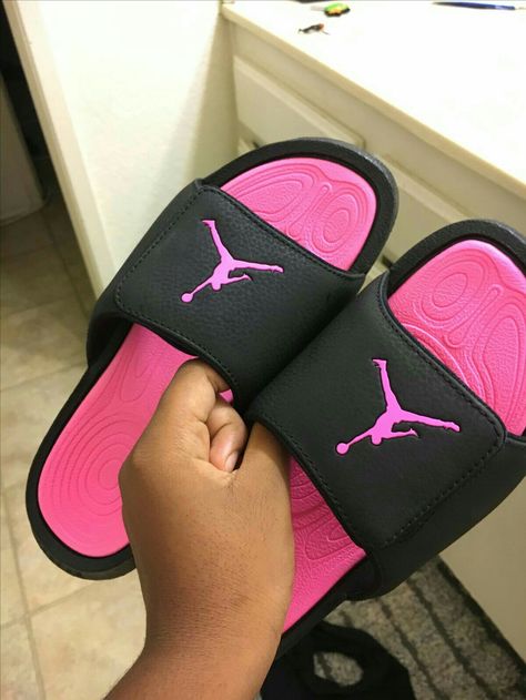 Jordan Slides, Sneaker Displays, Pretty Shoes Sneakers, All Nike Shoes, Heart Problems, Nike Basketball Shoes, My Shoes, Nike Basketball, Nike Shoes Women