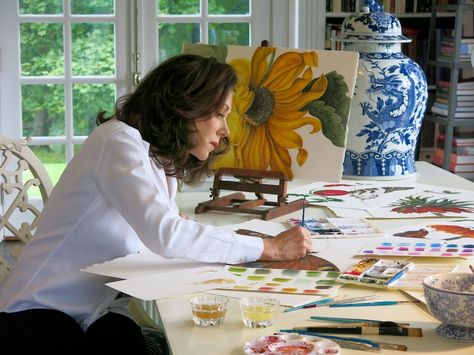 Carolyne Roehmin her studio. Image Carolyn Roehm, Carolyne Roehm, Charleston Gardens, Calligraphy Drawing, Rustic Home Design, Artist Style, Artist At Work, Creative Space, Art Classes