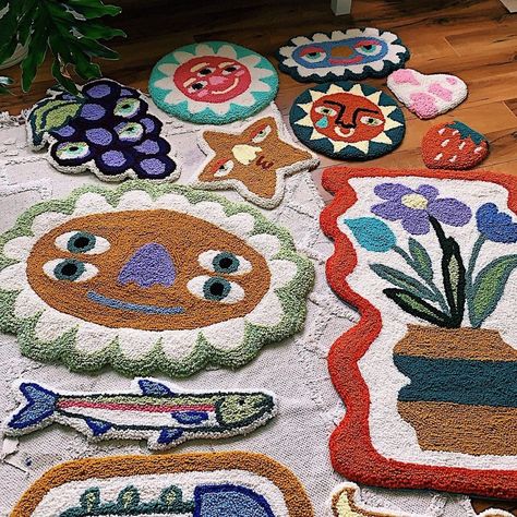 Lucky Bear, Tufting Diy, Funky Rugs, Punch Needle Patterns, Punch Needle Embroidery, Needle Punch, Diy Rug, Yarn Projects, Rug Art