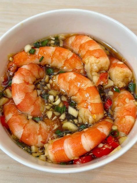 Easy Recipes | The recipe for shrimp soaked in soy sauce is new and delicious | Facebook Soy Sauce Shrimp, Soy Sauce Substitute, Recipe For Shrimp, Cook Shrimp, Bobby Flay Recipes, White Bean Soup Recipes, Slow Cooked Chicken, Ham And Beans, Curry Shrimp