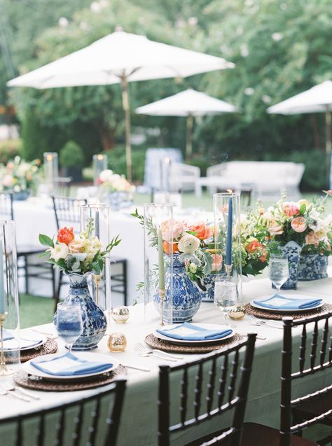 Ginger Jar Wedding Reception, Ginger Jar Tablescape, Ginger Jar Wedding Centerpiece, Wedding Table Decorations Blue And White, Blue Tablescapes Ideas, Blue And White Fall Wedding, Grandmillenial Wedding Decor, Blue And White Vases Wedding, Blue And White China Wedding