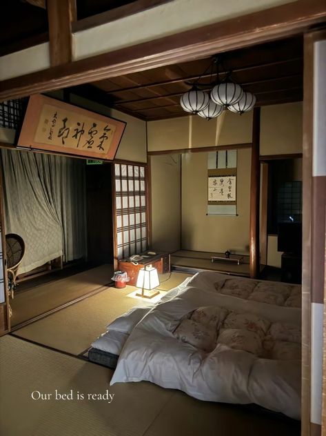 Russian Bedroom, Japan Bedroom Aesthetic, Japanese Bedroom Aesthetic Dark, Japanese Bedroom Anime, Traditional Japanese Bedroom Aesthetic, Japanese Apartment Aesthetic, Japanese Bedroom Aesthetic, Japanese Bedrooms, Traditional Japanese Bedroom