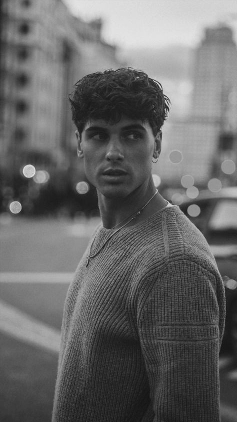 Shooting Pose, Mens Hairstyles Curly, Men's Portrait Photography, Male Portrait Poses, Men Fashion Photoshoot, Mens Photoshoot Poses, Wavy Hair Men, Portrait Photography Men, Men Photoshoot