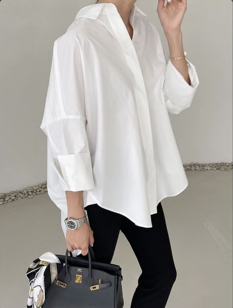 Hijabi Modest Outfits, Button Down Outfit, White Shirt Outfits, Classic Capsule Wardrobe, Sewing Clothes Women, Fashion Vocabulary, Androgynous Fashion, Work Outfits Women, Fashion Week Street Style