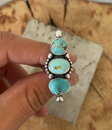 Silversmithing Jewelry Ideas, Cowgirl Turquoise, Gem Stone Jewelry, Western Fashion Jewelry, Jewelry Mood Board, Vintage Turquoise Jewelry, Simple Beaded Necklaces, Authentic Turquoise Jewelry, Silversmithing Jewelry