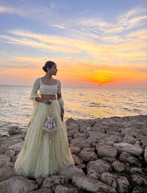 Beach Lehenga, Lehenga Picture Ideas, Aesthetic Lehenga Poses, Traditional Lehngas, Lehnga Poses Aesthetic, Aesthetic Photos In Lehenga, Aesthetic Pic In Lehenga, Lehenga Aesthetic, Aesthetic Eid