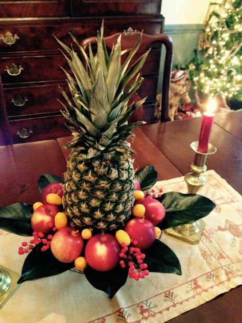 Pineapple center piece Pineapple Centerpiece Ideas, Colonial Williamsburg Christmas, Pineapple Centerpiece, Williamsburg Christmas, Pineapple Christmas, Fruit Centerpieces, Southern Christmas, Hawaiian Christmas, Christmas Planters