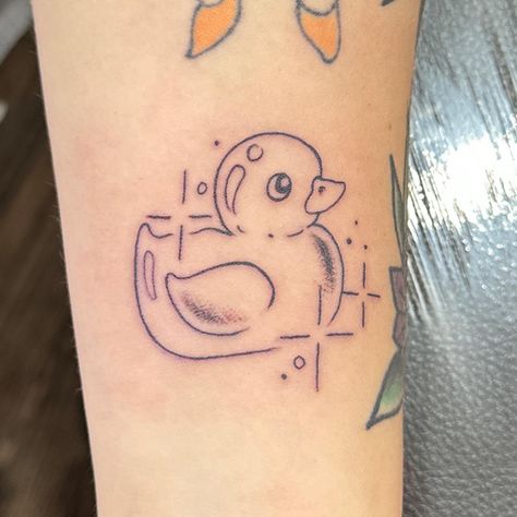 Rubber Hose Tattoo, Duckie Tattoo, Rubber Duck Tattoo, Harley Tattoos, Duck Tattoos, Bow Tattoo, Crown Tattoo, Piercing Ideas, Tat Ideas