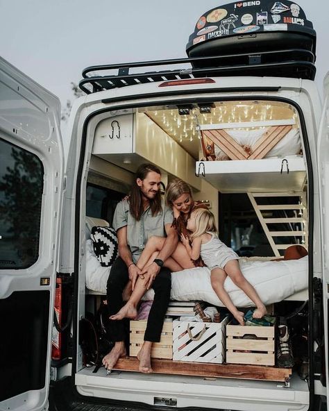 Such a cute van life family Van Life Family, Camper Vintage, T3 Vw, Cute Vans, Sprinter Van Conversion, Campervan Life, Bus Life, Van Living, Travel Van