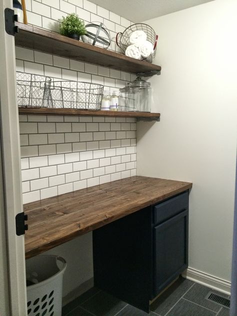 Folding station - different approach to the colour scheme from what I normally pin, but i like it! Folding Station, Dog Baths, Farmhouse Laundry Room Ideas, Modern Farmhouse Laundry Room, House Laundry Room, Laundry Nook, Interior Design Minimalist, Mudroom Laundry Room, Farmhouse Laundry