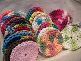 Stitch 2 Buttercups: It Is Easy Being Green: Reusable Makeup Remover Pads Crochet Makeup Remover Pads, Diy Makeup Remover Pads, Scrubbies Crochet Pattern, Diy Christmas Shirts, Reusable Makeup Remover Pads, Diy Makeup Remover, Boho Crochet Patterns, Diy Spring Crafts, Crochet Scrubbies