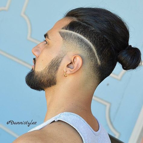 shaved line undercut with longer top Long Hair Undercut, Man Bun Haircut, Man Bun Styles, Haircut Ideas Trendy, Man Bun Hairstyles, Wedge Hairstyles, Hair Undercut, Mens Hairstyles Medium, Tapered Haircut