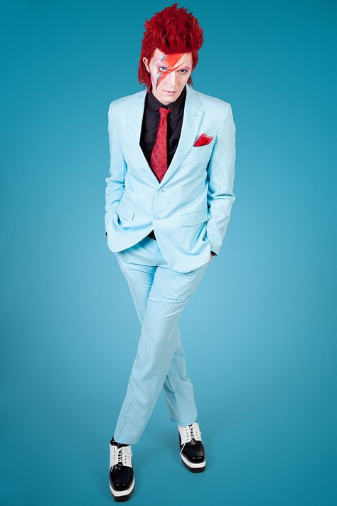 Bowie Blue David Bowie Fancy Dress, David Bowie Costume Ideas, Bowie Outfits Ideas, Ziggy Stardust Inspired Outfit, David Bowie Cosplay, Ziggy Stardust Outfit, Bowie Photoshoot, David Bowie Inspired Outfit, Singer Halloween Costumes