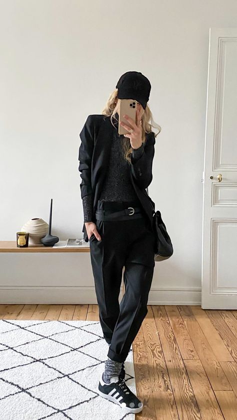 Rocker Chic Style Over 40, Edgy Outfits For Work, Edgy Athleisure, Edgy Classic Style, Boho Rocker Chic, Athletic Chic, Womens Streetwear, Edgy Fashion Chic, Grunge Chic