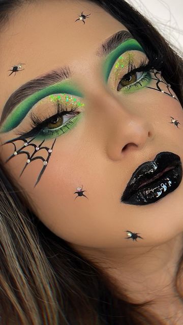 Hallo Eye Makeup, Halloween Spiderweb Makeup, Spiderweb Halloween Makeup, Spiderweb Makeup Eye, Spiderweb Makeup Halloween, Trendy Halloween Makeup, Hallowen Ideas Makeup, Spider Witch Makeup, Spider Makeup Looks