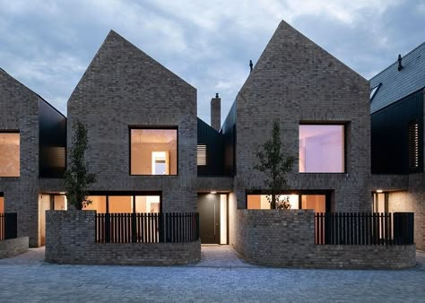 Contemporary Townhouse, Row House Design, House Types, Terrace Houses, Townhouse Exterior, Town Design, Modern Townhouse, Urban Housing, Mews House