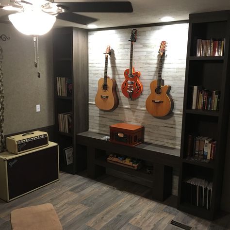 Guitar Nook Room Ideas, Basement Music Room Ideas, Guitar Room Man Cave, Guitar Room Ideas, Room Design For Men, Basement Music Room, Small Music Room, Room Ideas Small Spaces, Casa Miami