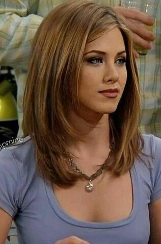 90s Haircuts Rachel Green, Shoulder Length Hair Jennifer Aniston, Midi Haircut Layers, Medium Length Haircut Jennifer Anniston, Jennifer Aniston Hair 90s Short, Jennifer Aniston 90s Makeup, Jennifer Anniston Hair Layers, Jennifer Aniston Medium Length Hair, Shoulder Length Hair Without Bangs