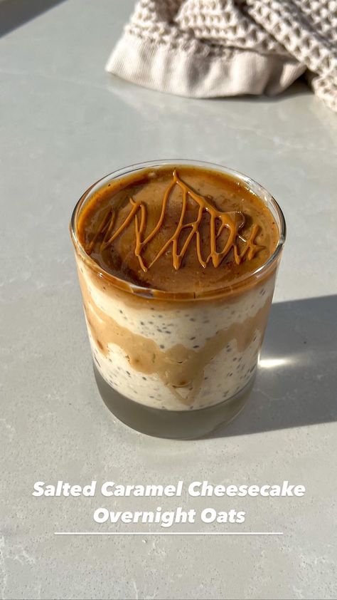 noashealthyeats on Instagram: SALTED CARAMEL CHEESECAKE OVERNIGHT OATS 😳🔥🔥🔥 I’m dead!! There so good & banana free for those asking for banana free oats. Anyone else go… Overnight Oats Salted Caramel, Salted Caramel Overnight Oats, Caramel Overnight Oats, Salted Caramel Yogurt, Low Calorie Cheesecake, Cheesecake Overnight Oats, Protein Ingredients, Yoghurt Bowl, Oat Recipes