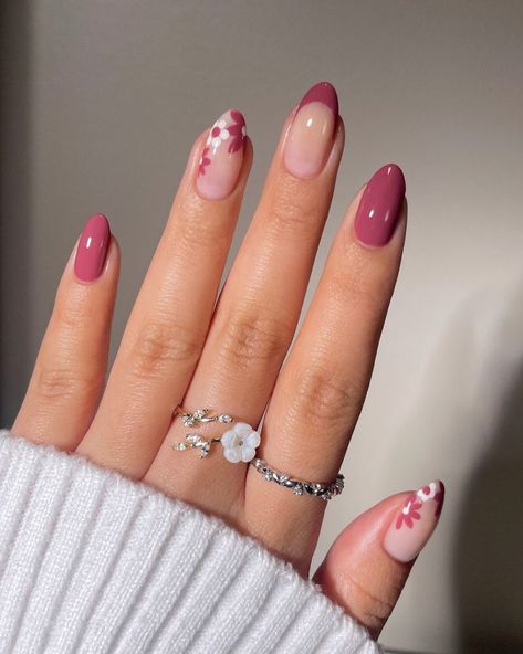 60  Très-Chic Short Almond Nail Ideas (2024) - DrExplains Short Almond Nail Ideas, White Floral Nails, Pressure To Be Perfect, Almond Nail Ideas, Short Almond Nails, Manicure Inspiration, Floral Nail Designs, Nail Art At Home, Trendy Nail Art Designs