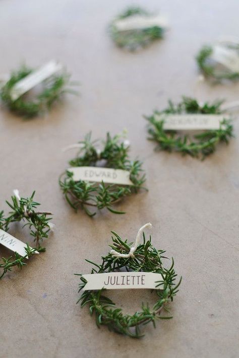 Rosemary Wreath, Christmas Table Decorations Diy, Place Holders, Diy Christmas Table, Christmas Place Cards, Christmas Dining Table, Deco Table Noel, Australian Christmas, Hosting Christmas