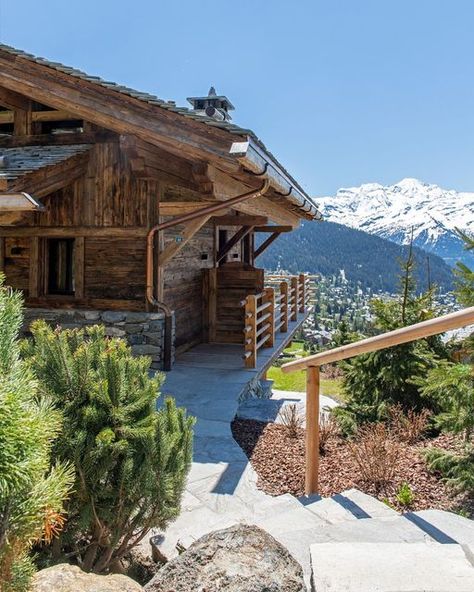 Mountain Chalet Exterior, Chalet Exterior, Small Chalet, Rustic Chalet, Alpine Chalet, Chalet Design, Chalet Style, Dream Cottage, Mountain Homes