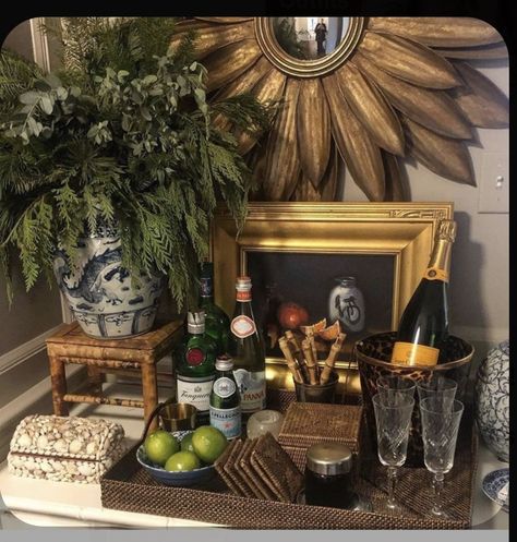 Bar Tray Styling, Bar Cart Inspo, Urban Wall Decor, Rustic Interior Design, Bandeja Bar, Vignette Styling, Bar Sala, Home Cocktail Bar, Urban Wall