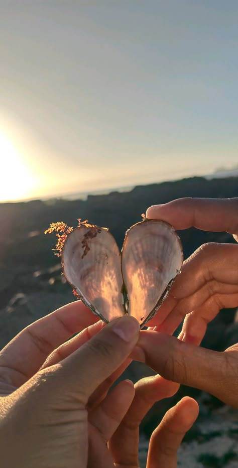 when the one you prayed for becomes the one you pray with 🙏❤ Beach Honeymoon Aesthetic, Beach Romance Aesthetic, Beach Relationship, Lovers On The Beach, Ocean Couple, Relationship Cute, Beach Romance, Honeymoon Inspiration, Dream Honeymoon