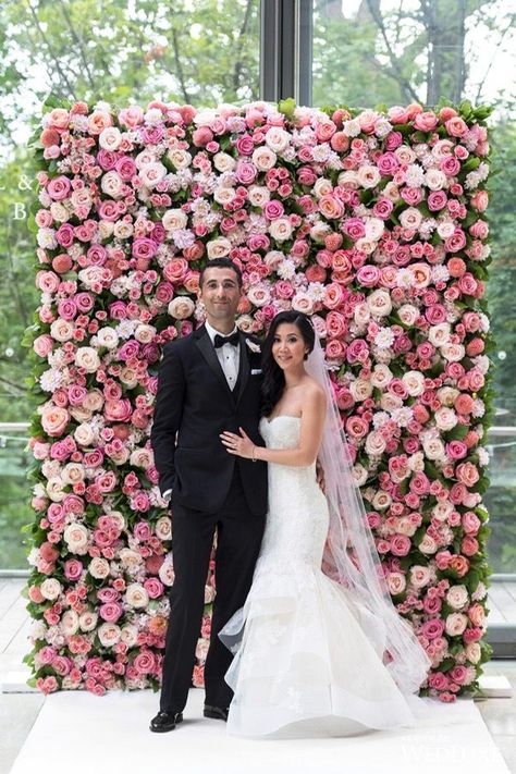 Bedroom Greenery, Backdrop Bedroom, Greenery Backdrop, Backdrop Diy, Flower Wall Wedding, Wedding Stage Design, Grass Wall, Wedding Backdrop Decorations, Flower Wall Backdrop