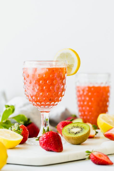 Strawberry Kiwi Lemonade Kiwi Lemonade Recipe, Kiwi Lemonade, Kiwi Drink, Kiwi Strawberry, Cocktail And Mocktail, Refreshing Summer Drinks, Easy Drink Recipes, Delicious Drink Recipes, Strawberry Kiwi