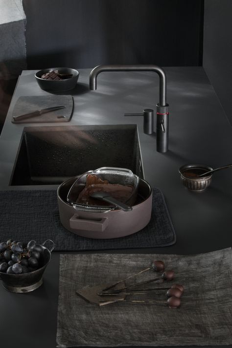 The Quooker Fusion is now available in an exciting new black finish that adds style and sophistication to any kitchen. Choose between our fabulous round and square models. Black Kitchen Taps, Boiling Water Tap, Unique Kitchen Design, Industrial Style Kitchen, Kitchen Shower, Sleek Kitchen, Country Style Kitchen, Kitchen Inspo, Unique Kitchen