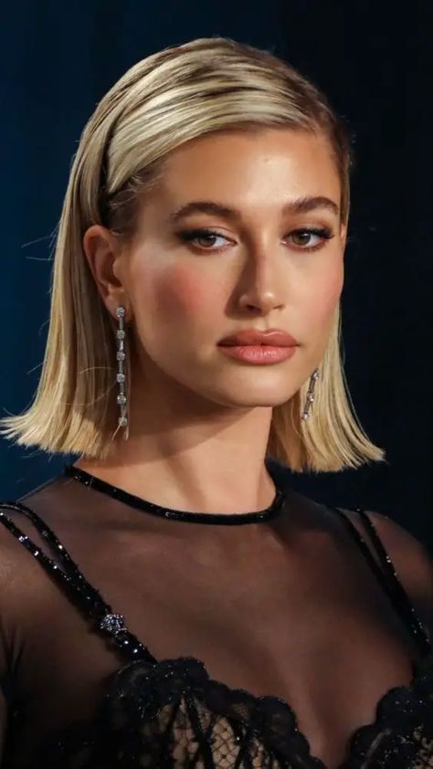 Chic Summer Haircuts 2024: Find Your Perfect Style Short Hair Bangs Wedding Styles, Slick Back Bob, Hailey Bieber Bob, Short Hair Wedding Guest, Gala Make Up, Bangs For Straight Hair, Half Shaved Hairstyles, Sleek Back Hair, Sleek Short Hair