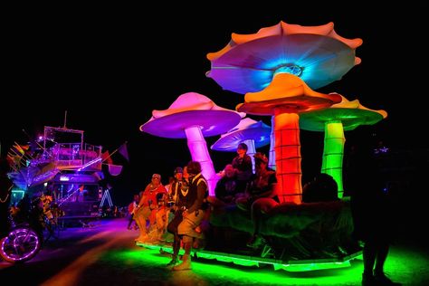 Burning Man Images, Fabric Mushrooms, Mutant Vehicles, Faerie Ring, Lantern Parade, Mushroom Patch, Parade Ideas, Burning Man Art, Giant Mushroom