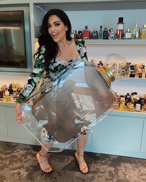 Mona Kattan on Instagram: “Who wants some Kayali?! 😍👯‍♀️ #perfumeprincess” Mona Kattan, Dubai Bling, Aesthetic Fashion, Drawing Ideas, Ted Baker Icon Bag, Dubai, Makeup, On Instagram, Quick Saves