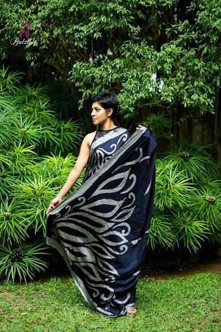 Bathik Saree Designs, Batik Saree Designs, Bathik Saree, Batik Saree, Indigo Saree, Painted Saree, Diy Tie Dye Designs, Saree Jackets, Tussar Saree