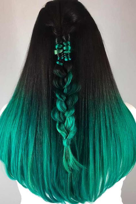 Dark ombre hair comes in so many types that it is difficult to pick just one. Yet nowadays you can achieve anything with the least losses! Grab your chance! Ombre Hair Ideas, 30 Hair Color, Dark Ombre Hair, Dark Ombre, Rambut Brunette, Too Hot To Handle, Hot Hair Colors, Beautiful Hair Color, Going Viral