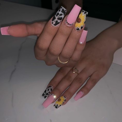 Country Acrylic Nails, Rodeo Nails, Cowboy Nails, Short Coffin Nails Designs, Cheetah Print Nails, Western Nails, Country Nails, Pastel Nails Designs, Cow Nails