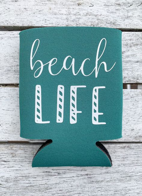 Koozie Ideas Vinyl, Beach Koozie, Cricut Koozies, Campground Crafts, Koozies Diy, Farm Event, Koozie Design, Beer Can Holder, Yeti Cup Designs