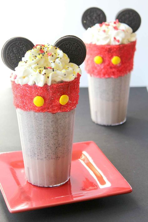 This Mickey Mouse Cookies and Cream Milkshake is so fun to make for anytime! If you have any Disney fans in your house, this is a must make recipe! Cookies N Cream Milkshake, Disney Food Recipes, Kids Milkshake, Disney Ice Cream, Disney Dessert Recipes, Milkshake Ideas, Ice Cream Milkshake, Peanut Butter Coffee, Crazy Shakes