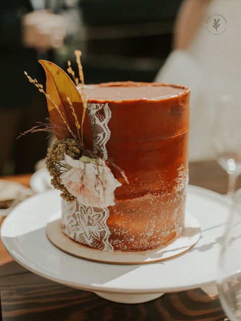 Single Tier Wedding Cake Rustic Fall, Fall Boho Cake, Terra Cotta Cake, Rust Wedding Cake, Rustic Boho Wedding Cake, Boho Wedding Cakes, Evergreen Photography, Orange Boho Wedding, Boho Birthday Cake