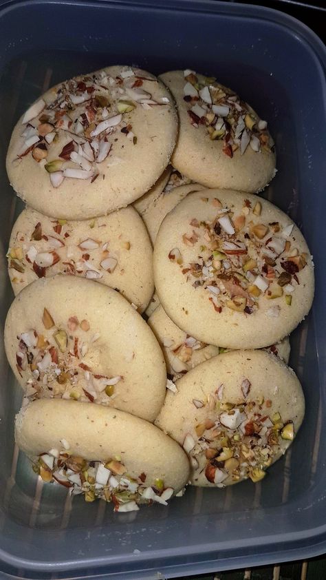 Shortbread biscuits, popular in Pakistan and Northern India. Derived from Persian word Naan meaning Bread and Khatai meaning Biscuit. Pakistani Bread, Naan Khatai Recipe, Naan Khatai, Shortbread Biscuits, Medical Student Motivation, Indian Bread, Student Motivation, Mehndi Designs For Hands, Naan